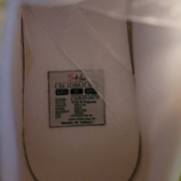 Stilo Bridal sneakers New with FLAWS US SIZE 12, UK10.5 EU 44.5 - Picture 5 of 10